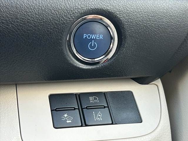 TOYOTA SIENTA HYBRID 2016