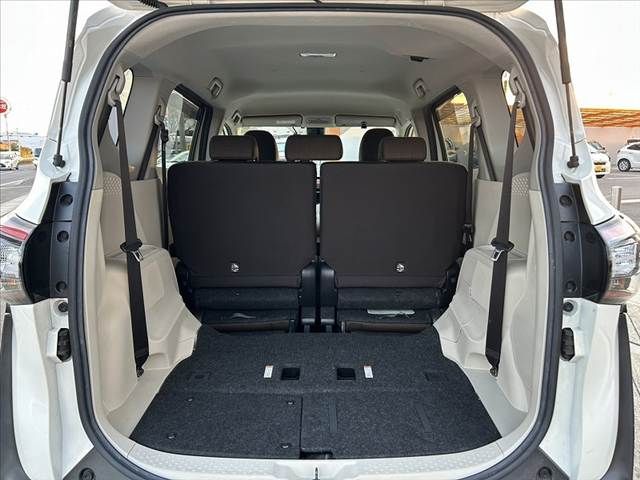 TOYOTA SIENTA HYBRID 2016