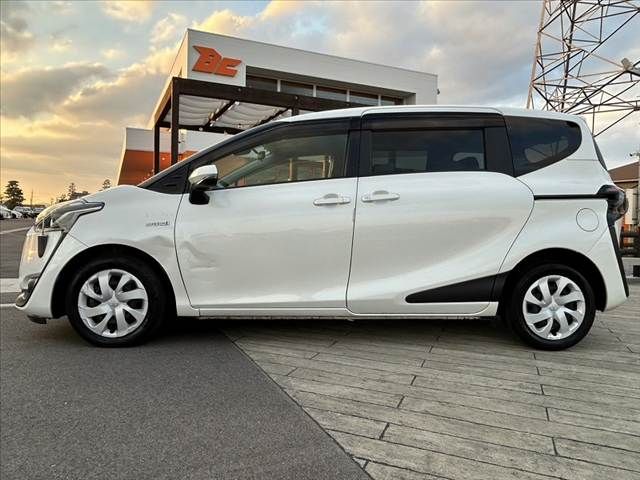 TOYOTA SIENTA HYBRID 2016