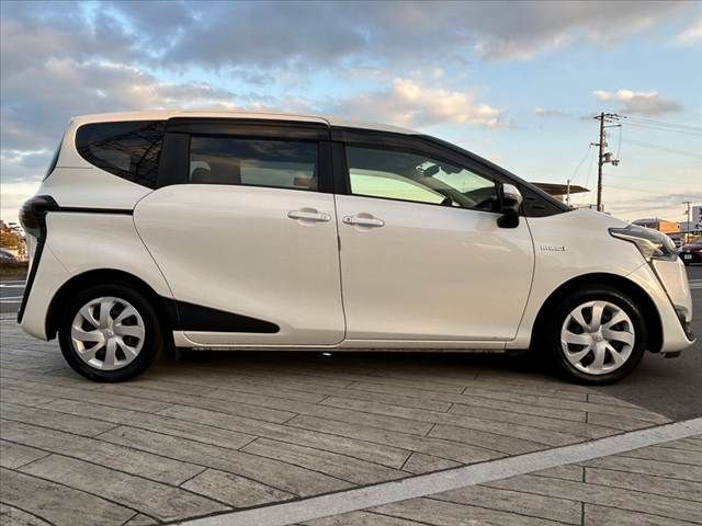 TOYOTA SIENTA HYBRID 2016