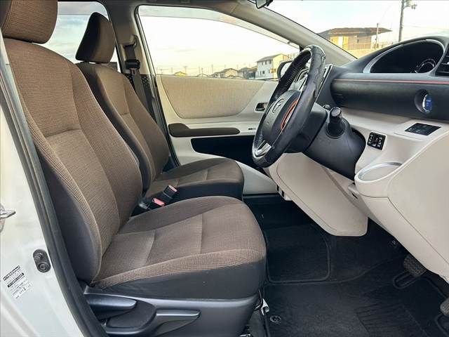 TOYOTA SIENTA HYBRID 2016