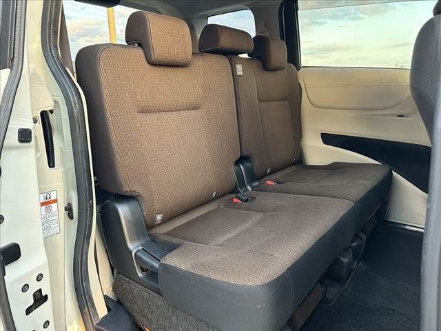 TOYOTA SIENTA HYBRID 2016