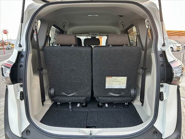 TOYOTA SIENTA HYBRID 2016