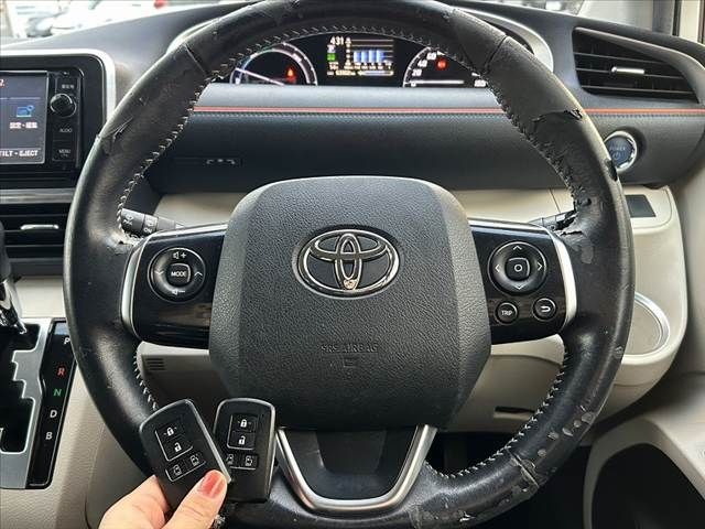 TOYOTA SIENTA HYBRID 2016