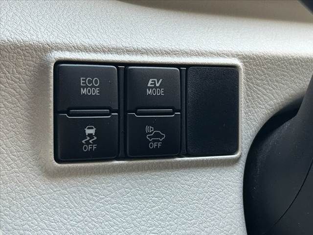 TOYOTA SIENTA HYBRID 2016