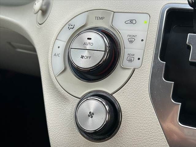 TOYOTA SIENTA HYBRID 2016