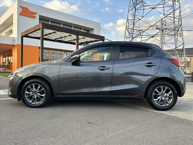 MAZDA DEMIO 2017
