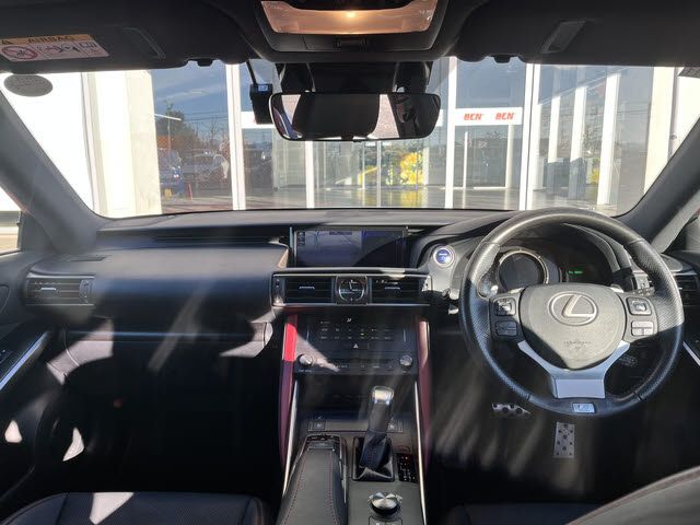 TOYOTA LEXUS IS300h 2018
