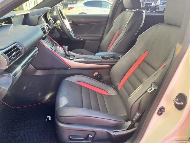 TOYOTA LEXUS IS300h 2018