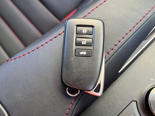 TOYOTA LEXUS IS300h 2018