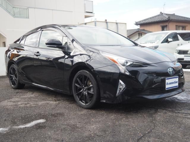 TOYOTA PRIUS 2017