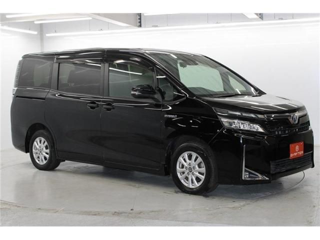 TOYOTA VOXY HYBRID 2017