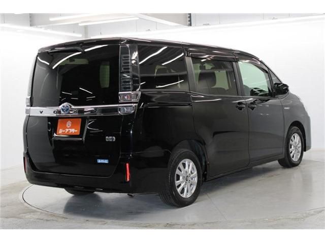 TOYOTA VOXY HYBRID 2017