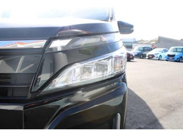 TOYOTA VOXY HYBRID 2017