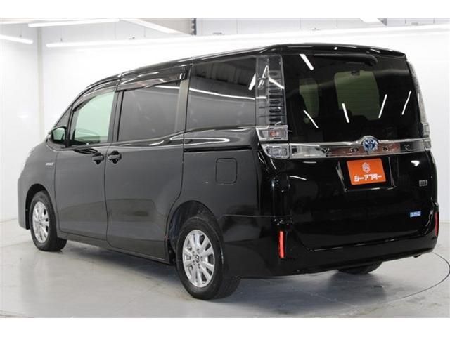 TOYOTA VOXY HYBRID 2017