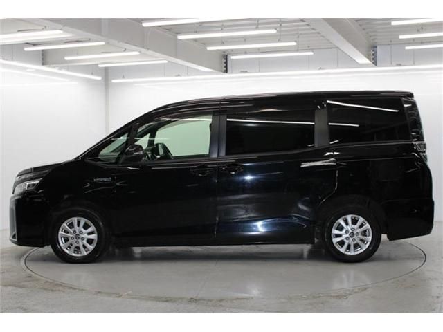 TOYOTA VOXY HYBRID 2017