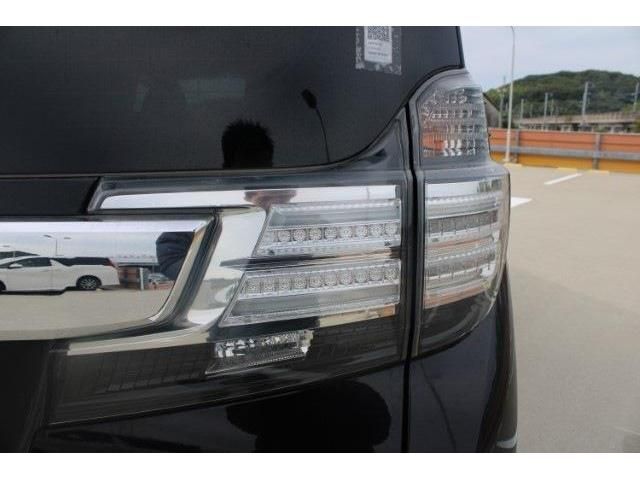 TOYOTA VELLFIRE 2016