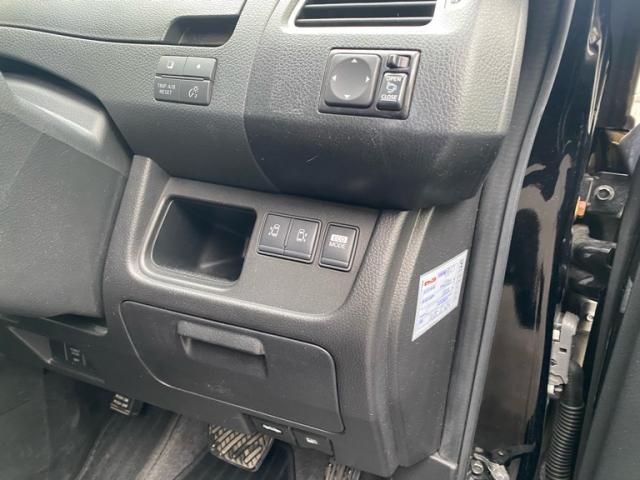 NISSAN SERENA  S-HYBRID 2013