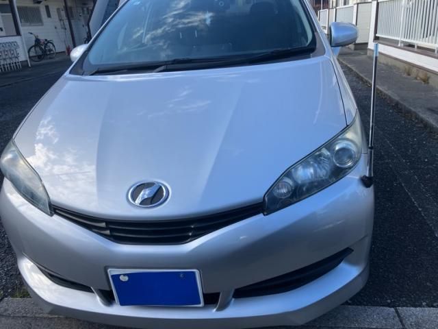 TOYOTA WISH 2011