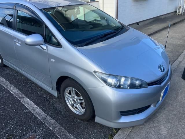 TOYOTA WISH 2011