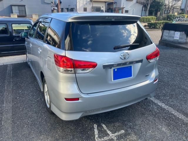 TOYOTA WISH 2011