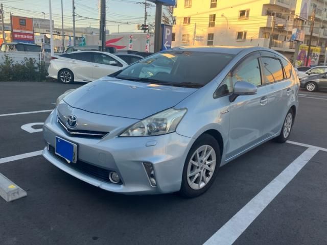 TOYOTA PRIUS Alpha 2011