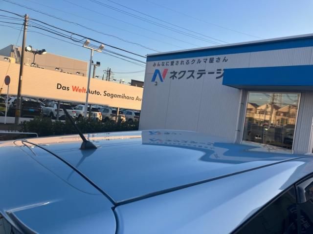 TOYOTA PRIUS Alpha 2011