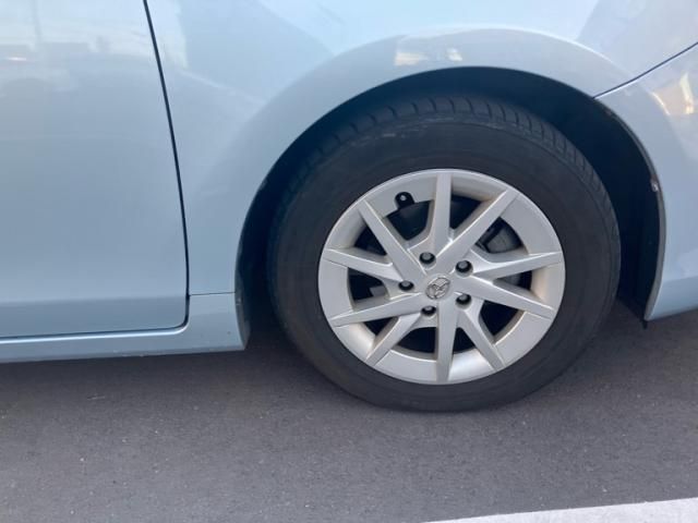 TOYOTA PRIUS Alpha 2011