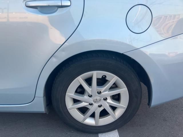 TOYOTA PRIUS Alpha 2011