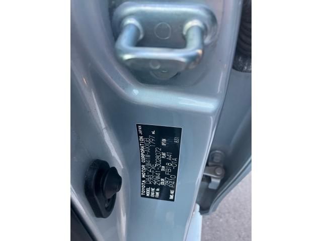 TOYOTA PRIUS Alpha 2011