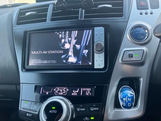 TOYOTA PRIUS Alpha 2011