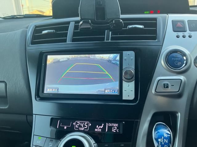 TOYOTA PRIUS Alpha 2011