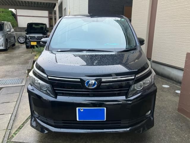 TOYOTA VOXY HYBRID 2015