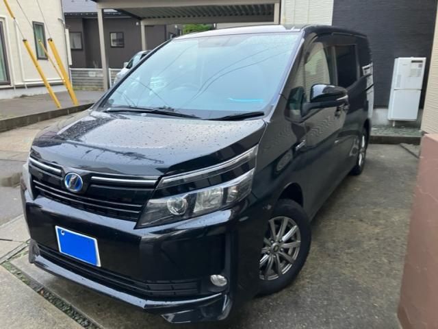 TOYOTA VOXY HYBRID 2015