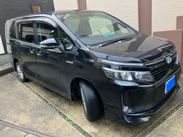 TOYOTA VOXY HYBRID 2015