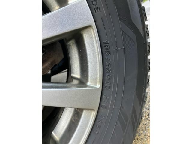 TOYOTA VOXY HYBRID 2015