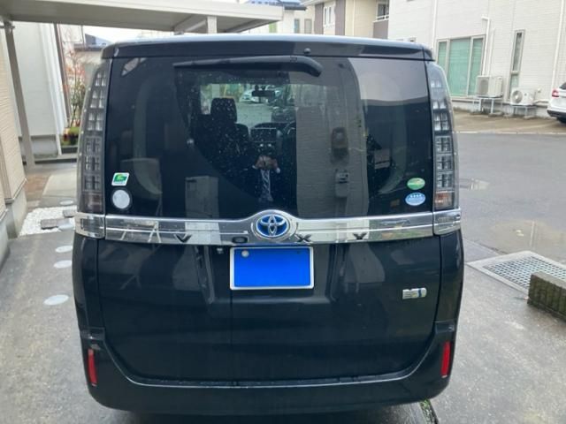 TOYOTA VOXY HYBRID 2015