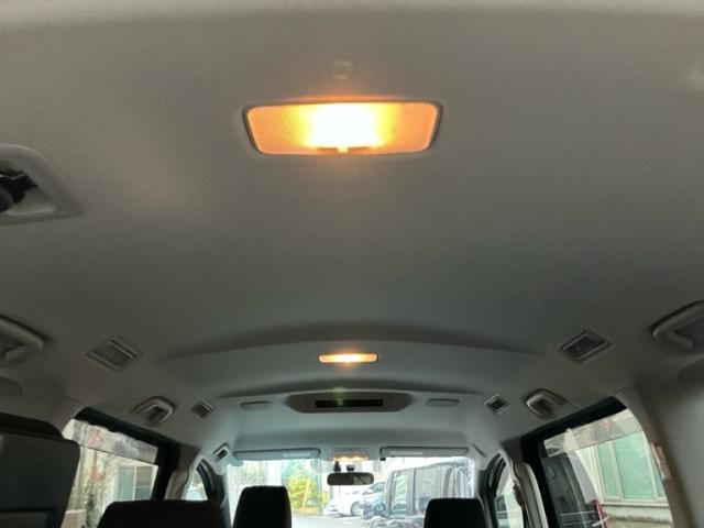 TOYOTA VOXY HYBRID 2015