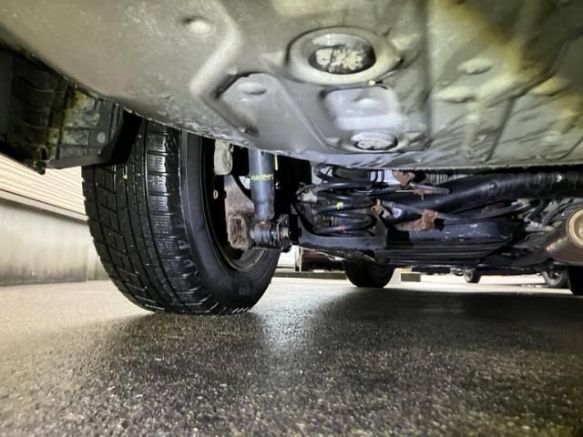 TOYOTA VOXY HYBRID 2015