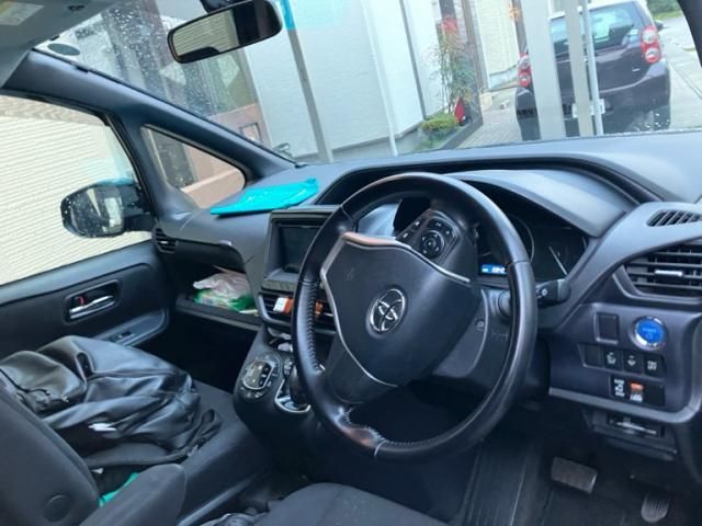 TOYOTA VOXY HYBRID 2015