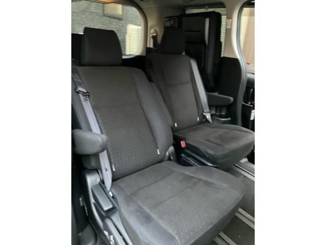 TOYOTA VOXY HYBRID 2015