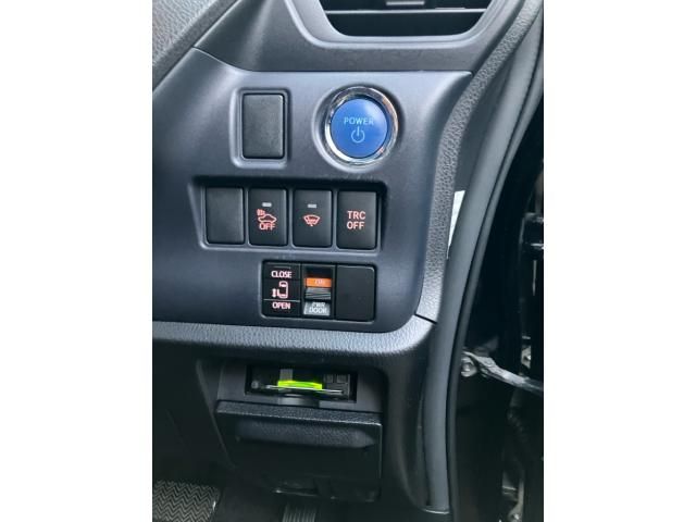 TOYOTA VOXY HYBRID 2015