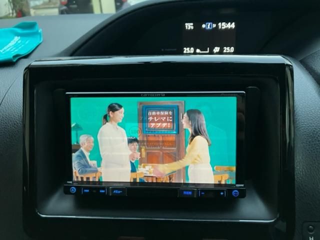 TOYOTA VOXY HYBRID 2015