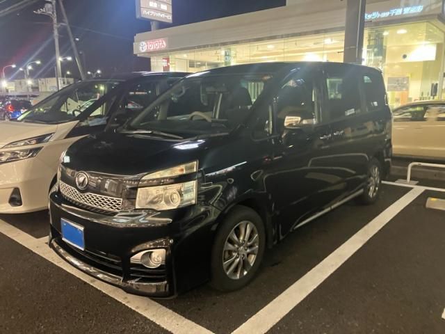 TOYOTA VOXY 2012