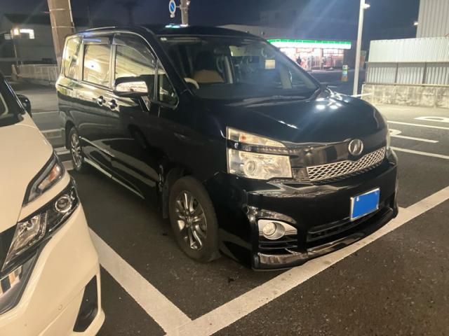 TOYOTA VOXY 2012