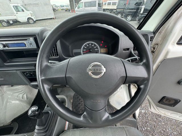 NISSAN NT100 CLIPPER 2011