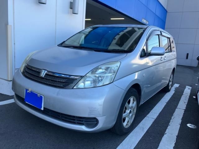 TOYOTA Isis 2005
