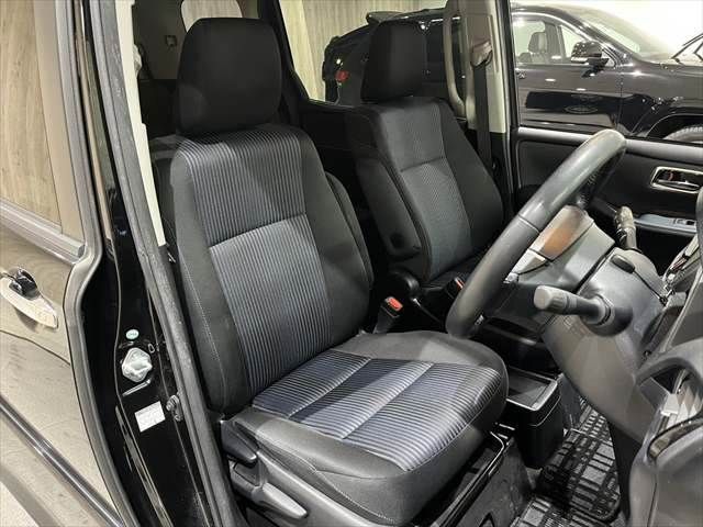 TOYOTA VOXY HYBRID 2017