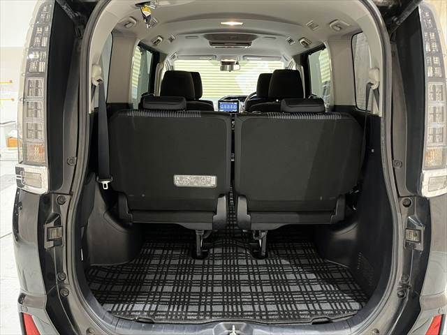 TOYOTA VOXY HYBRID 2017