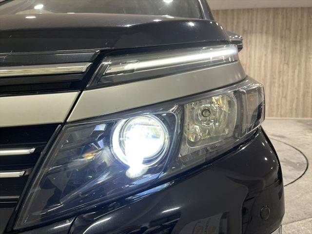 TOYOTA VOXY HYBRID 2017